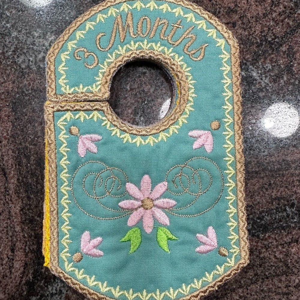 Handmade embroidered baby clothes closet organizer set - Picture 2 of 9